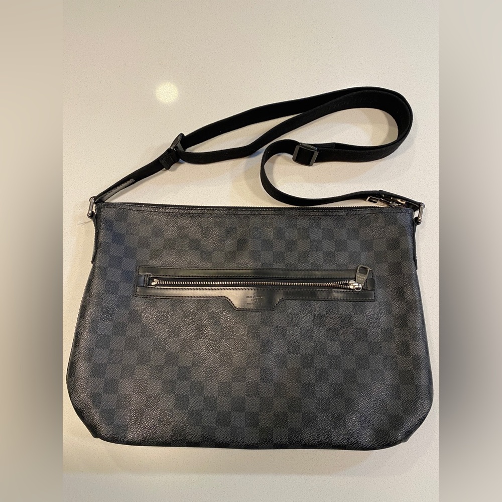 LOUIS VUITTON LV DAMIER GRAPHITE CROSSBODY MESSENGER BAG